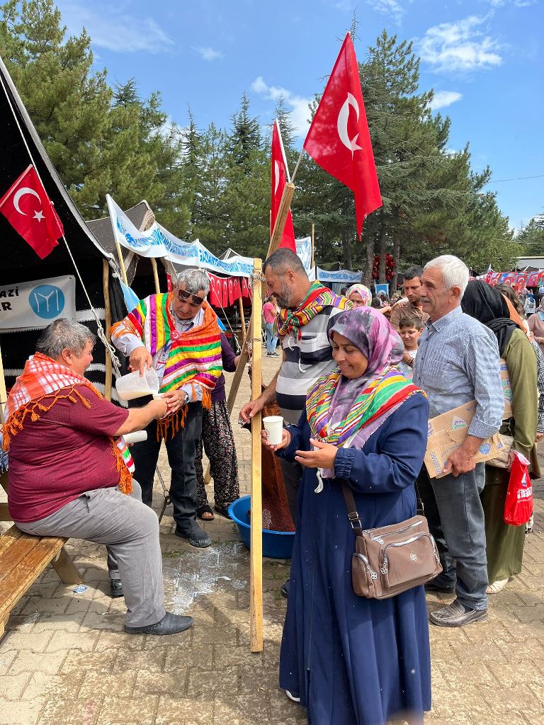 AFYONKARAHİSAR ÇADIRLARI ZİYARETÇİ AKININA UĞRADI