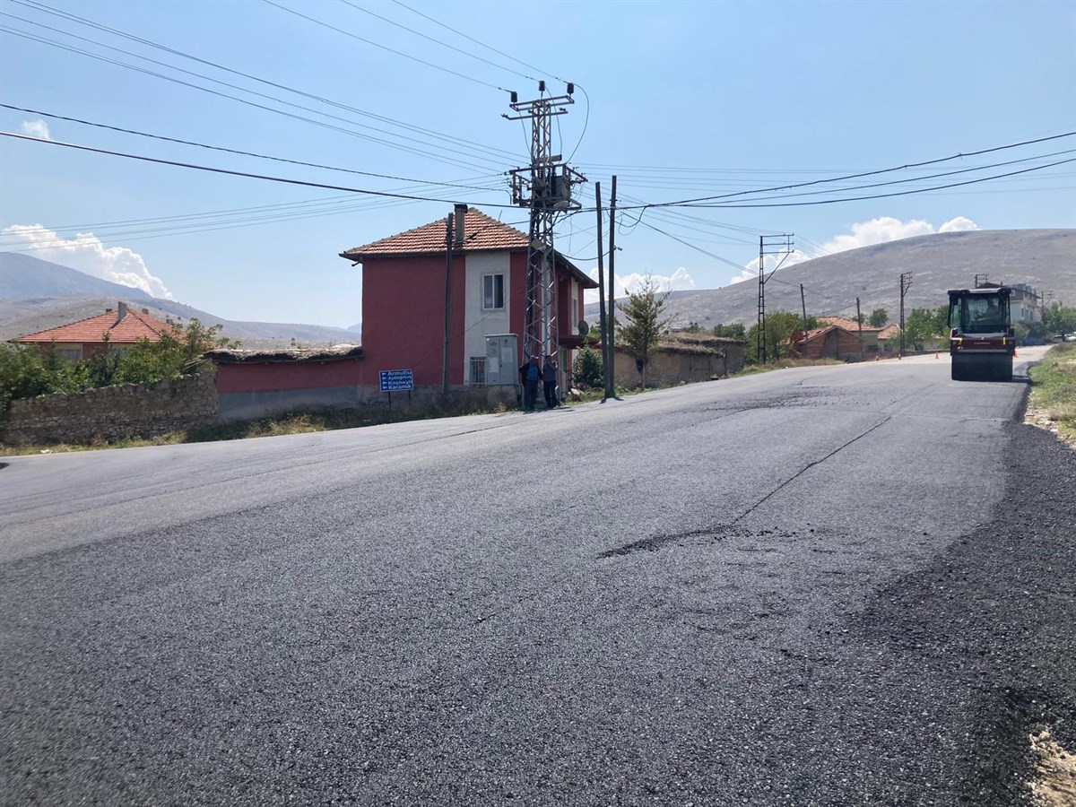 Çayıryazı Köy Yolunda Sıcak Asfalt Çalışmaları Tamamlandı