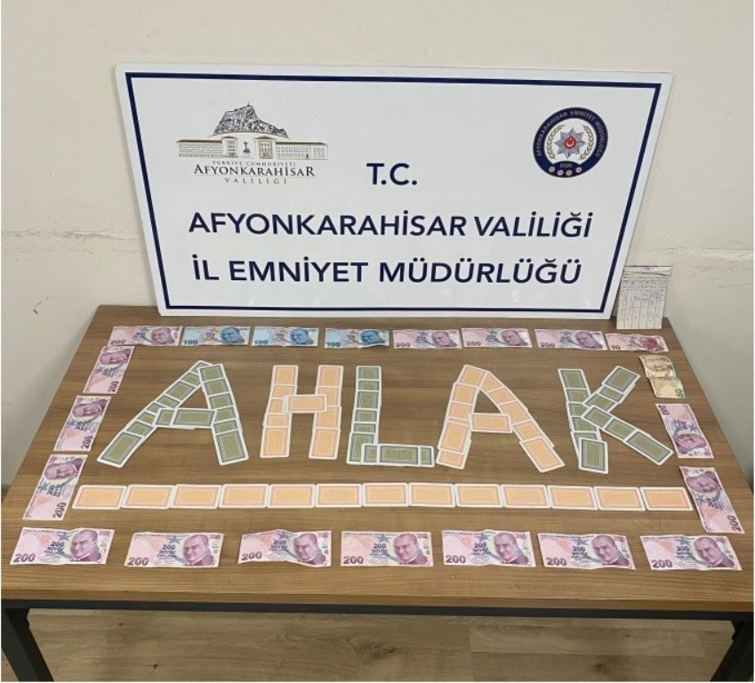 KAHVEHANE'DE KUMAR OYNARKEN YAKALANDILAR