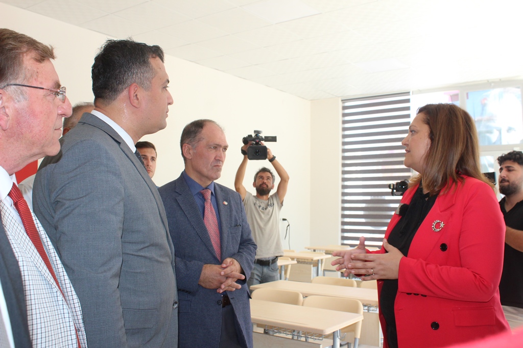 'ŞEHİT ÖĞRETMEN ŞENAY AYBÜKE YALÇIN' BİLGİ EVİ GENÇLERE IŞIK OLACAK