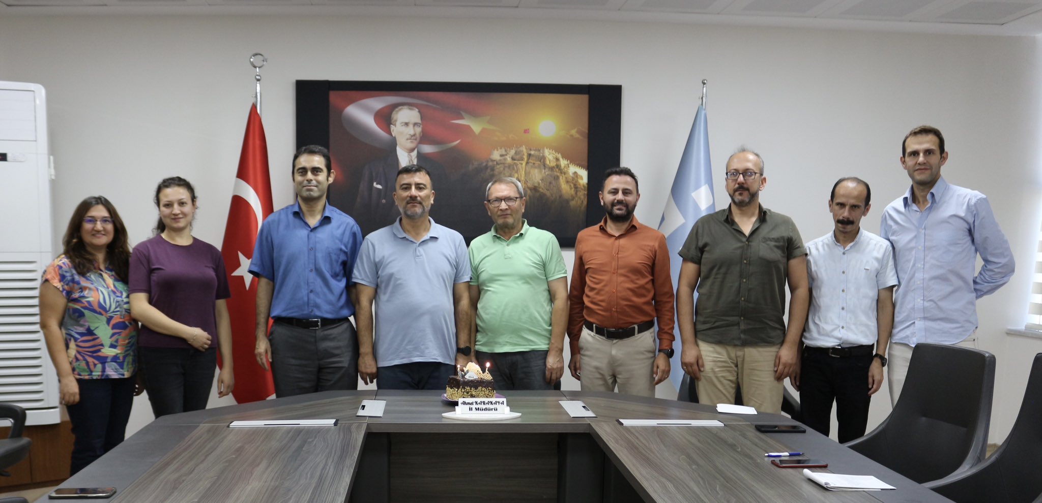 Mesai Arkadaşları Duygulandırdı Şube Müdürü İlkaya Yeni Yaşını Kutladı