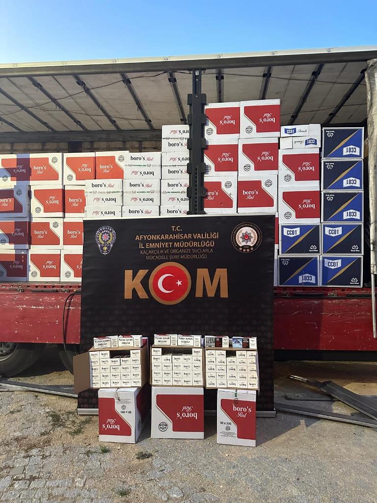 ÇAY İLÇESİNDE, BİR TIRDA 2 MİLYON 860 BİN MAKARON ELE GEÇİRİLDİ