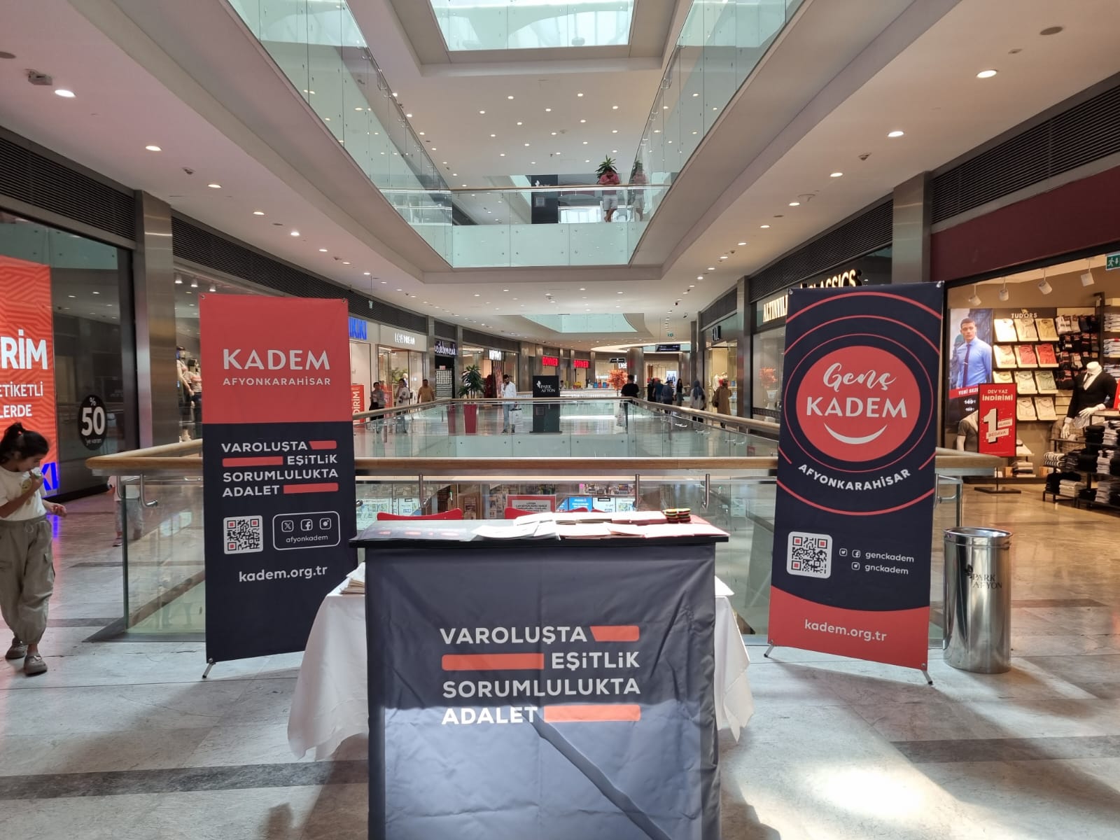 KADEM’den Afyonkarahisar’da Mevlit Kandili’nde Anlamlı Etkinlik: Lokma ve Broşür Dağıtımı