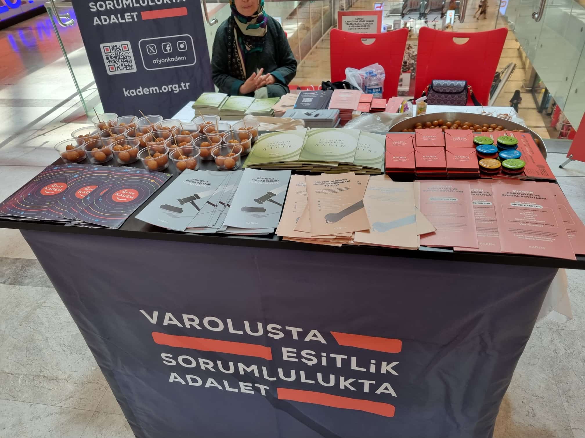 KADEM’den Afyonkarahisar’da Mevlit Kandili’nde Anlamlı Etkinlik: Lokma ve Broşür Dağıtımı