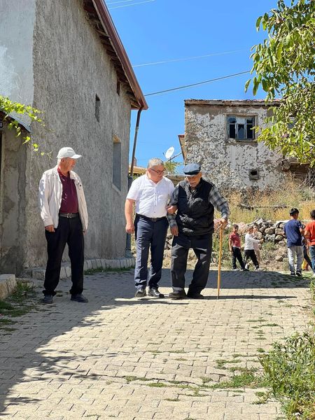 Başkan Özaşkın'dan Yaşlılara Saygı Gençlere Destek
