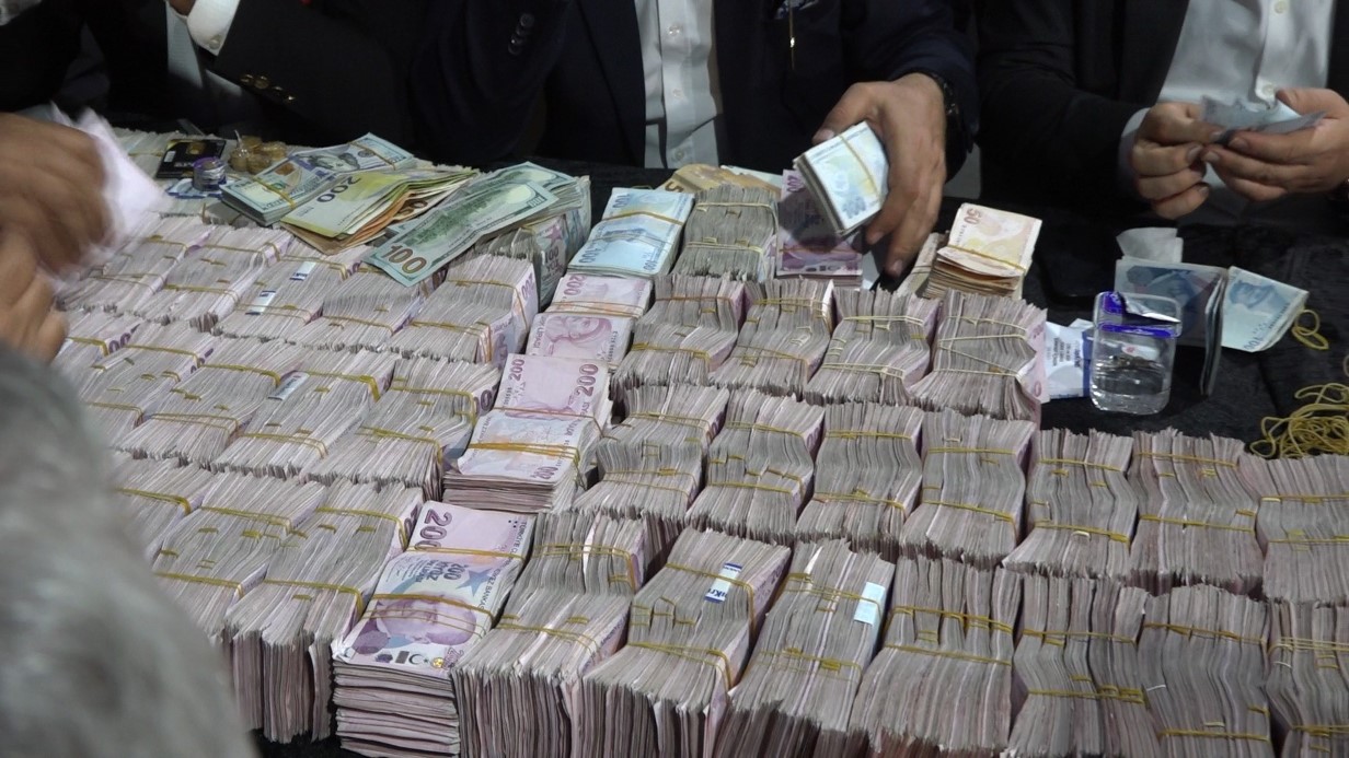 Aşiret Düğünü Göz Kamaştırdı! Düğünde geline 2 kilo altın, damada 15 milyon TL takıldı