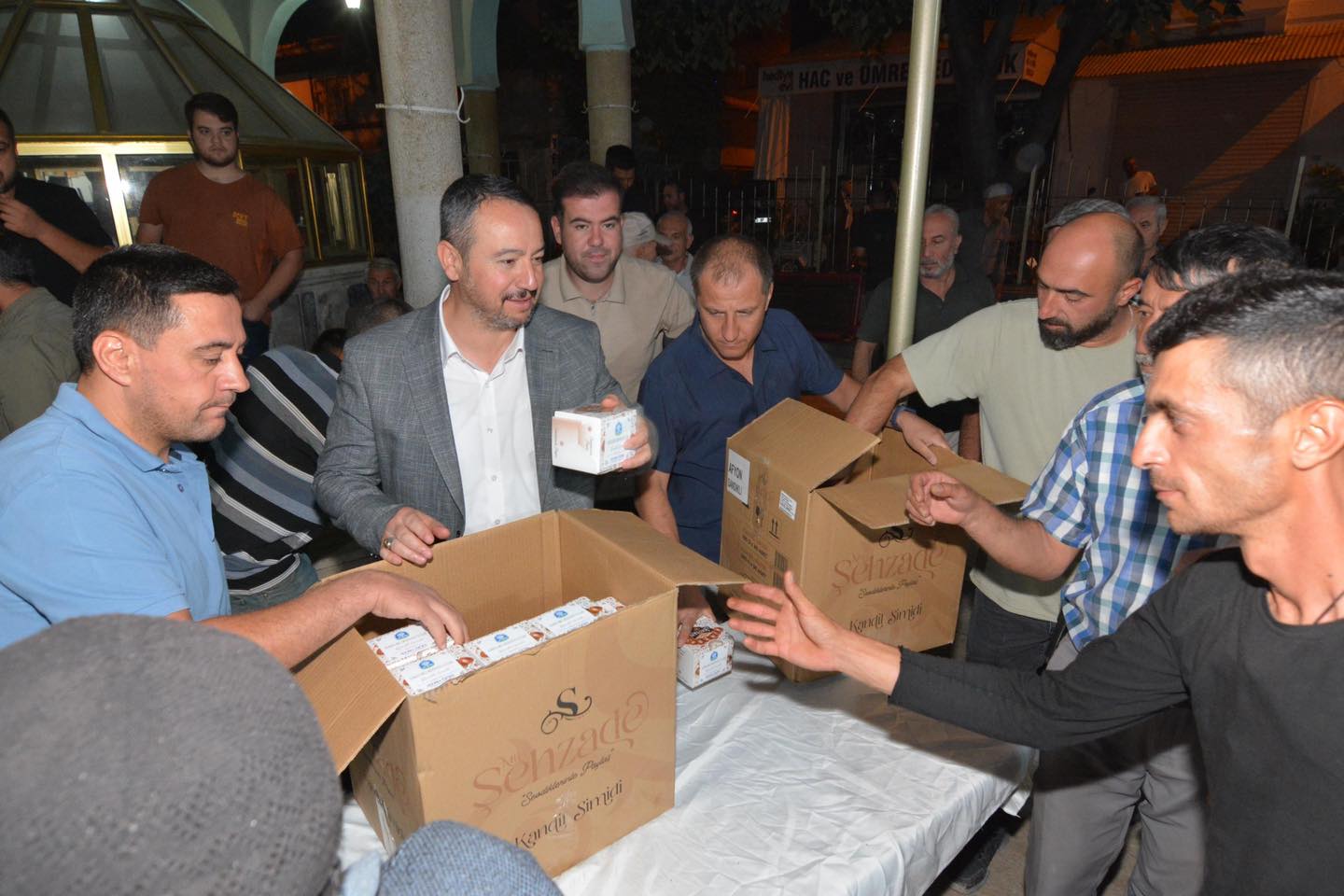 BAŞKAN ÖZTAŞ’TAN KANDİL SİMİDİ İKRAMI