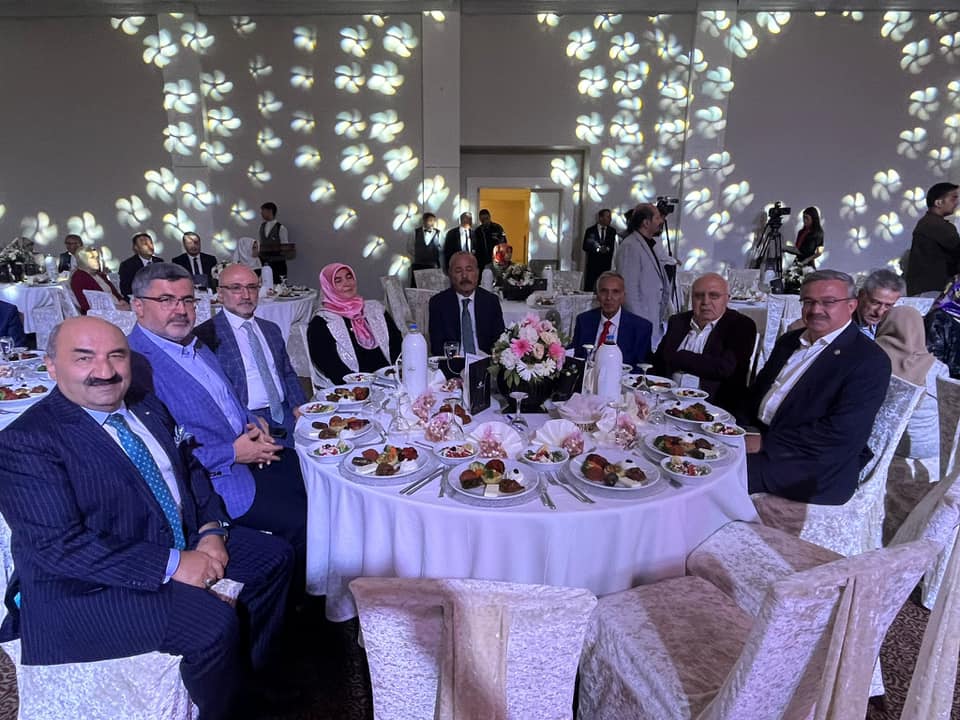 Milletvekili Özkaya ve Yurdunuseven  Gençleri Mutlu Günlerinde Eşlik Etti