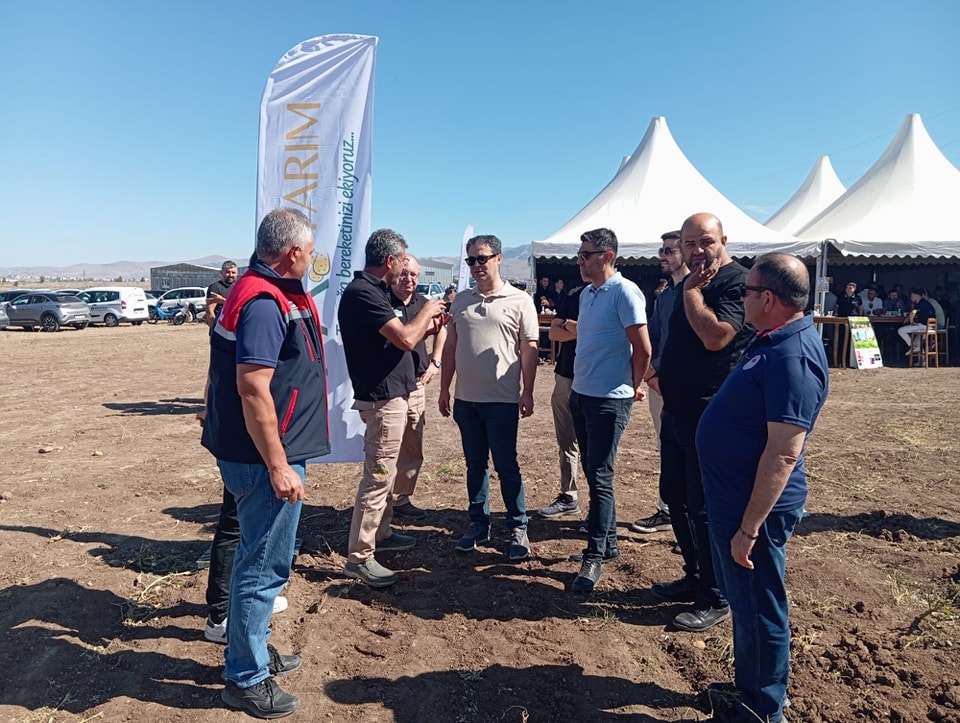 Müdür Parlak Sandıklı’da Patates Çeşitlerini İnceledi