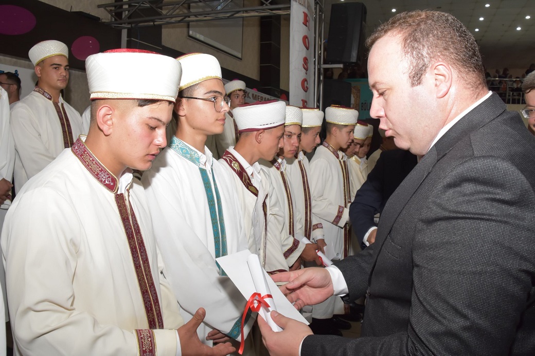 ŞUHUT KAYMAKAMI İZZET CEM ESER HAFIZLIK MERASİMİNE KATILDI