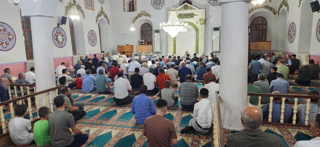 DİNAR'DA MEVLİD KANDİLİ COŞKUYLA EDA EDİLDİ