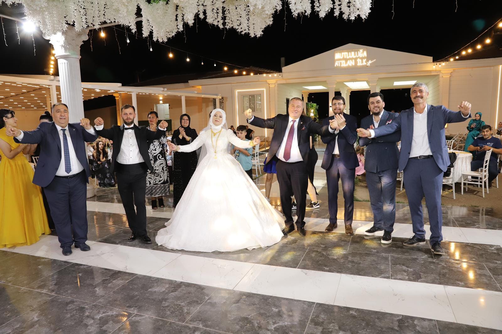 Milletvekili Olgun Genç Çifti Mutlu Gününde Yalnız Bırakmadı