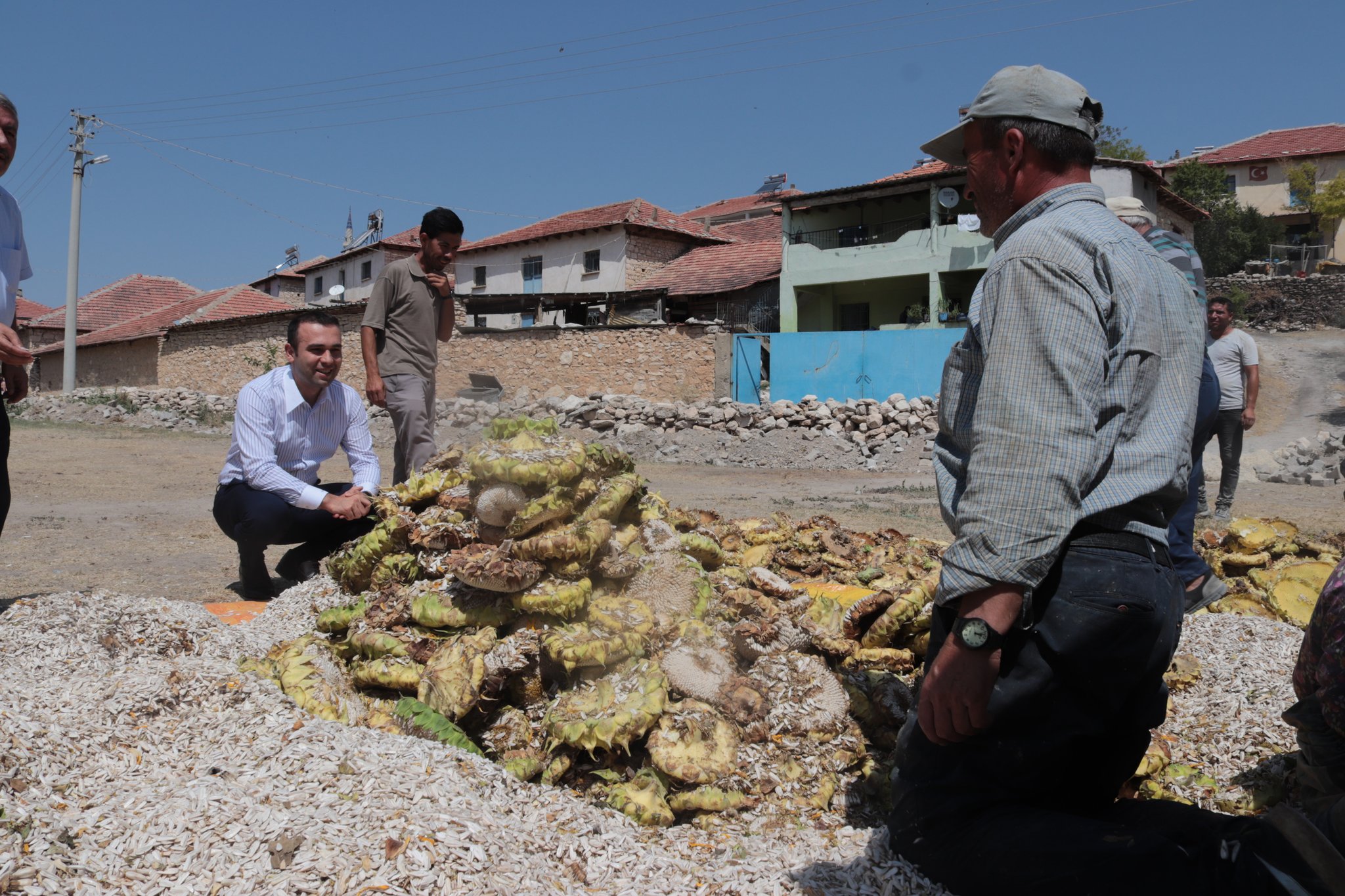 Devlet Bir Çocuğun Gözünde Tebessüm Bir Çiftçinin Gözünde İse Destek