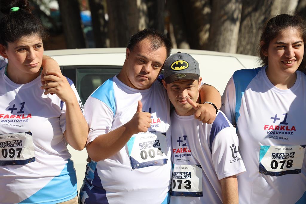 ÖZEL GEREKSİNİMLİ SPORCULAR FRİG MARATONU'NDA KOŞTU