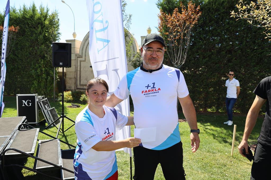 ÖZEL GEREKSİNİMLİ SPORCULAR FRİG MARATONU'NDA KOŞTU