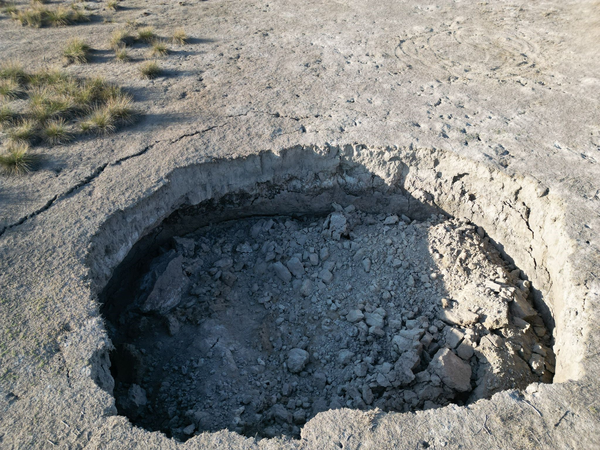 4 Metre Genişliğindeki Obruk Bölge Sakinlerini Endişelendirdi