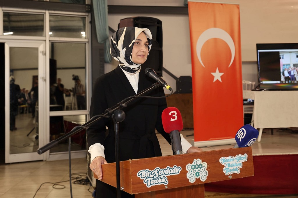 TAŞOLUK GÜREŞ KULÜBÜ SPORCULARI, ÖDÜLLERİNİ ALDI