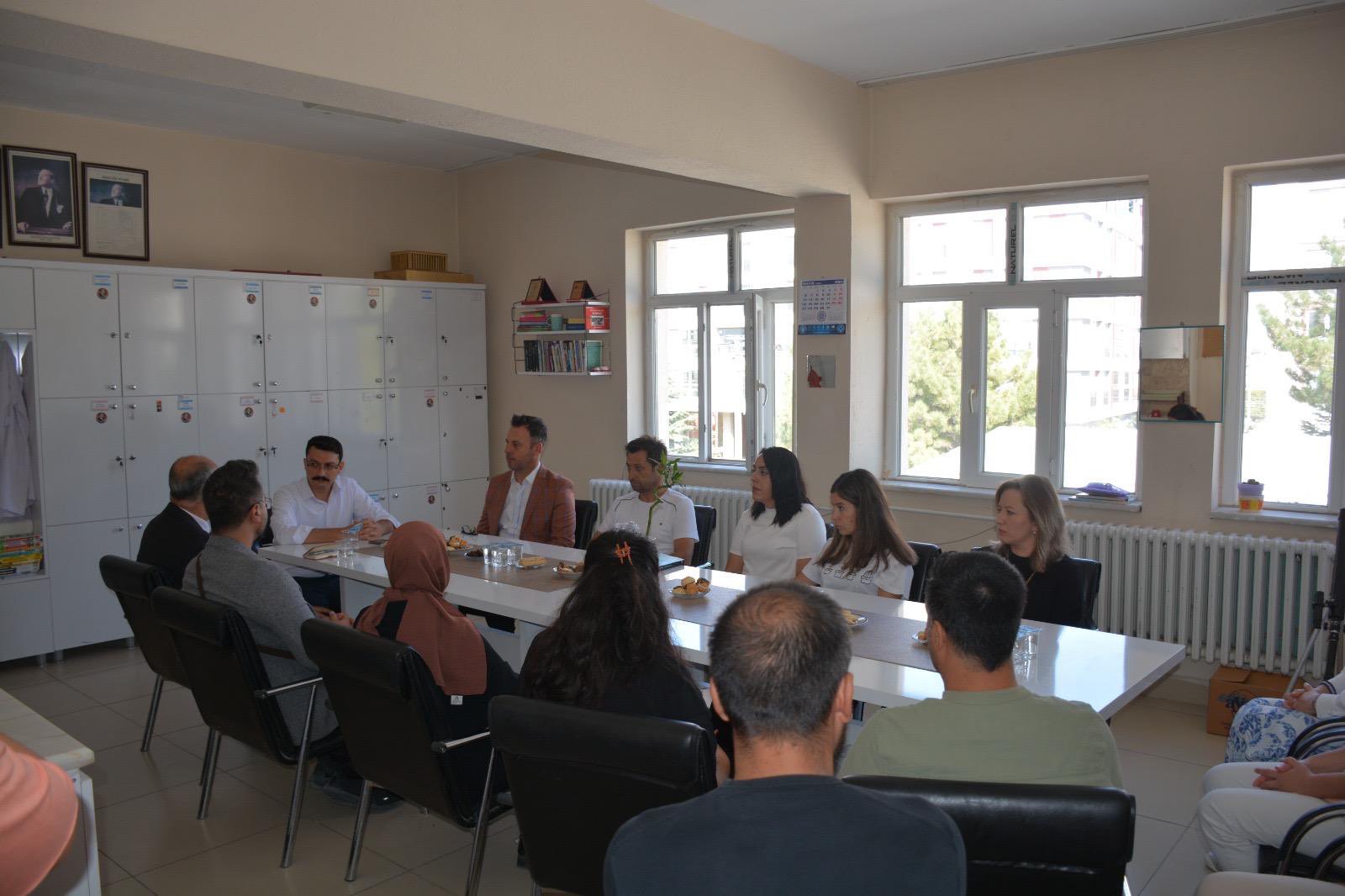 Miniklerin Heyecanına Ortak Oldu Öğretmenlerle Bir Araya Geldi