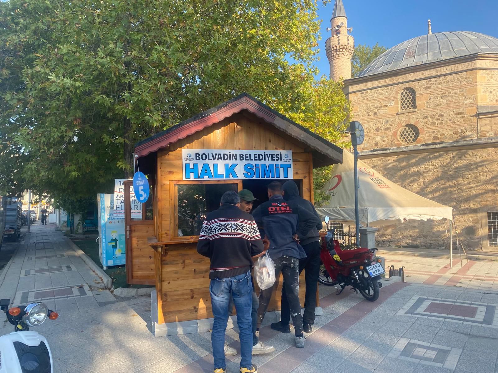 Bolvadin'de Simit Büfesi Vatandaşların Hizmetinde
