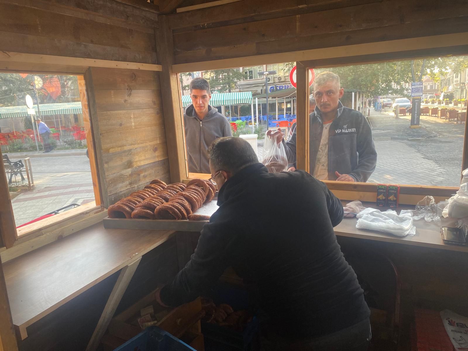 Bolvadin'de Simit Büfesi Vatandaşların Hizmetinde