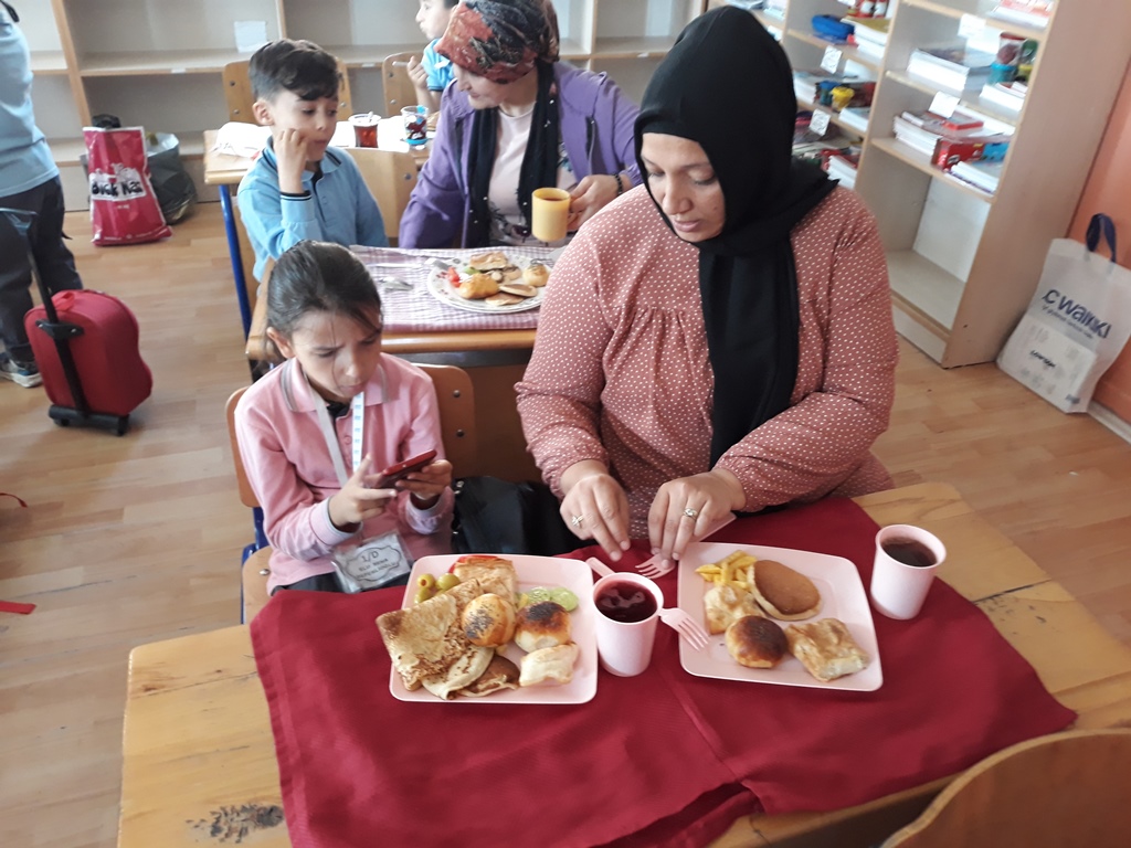 FATİH İLKOKULU'NDA MİNİKLER KAHVALTIDA BİR ARAYA GELDİ