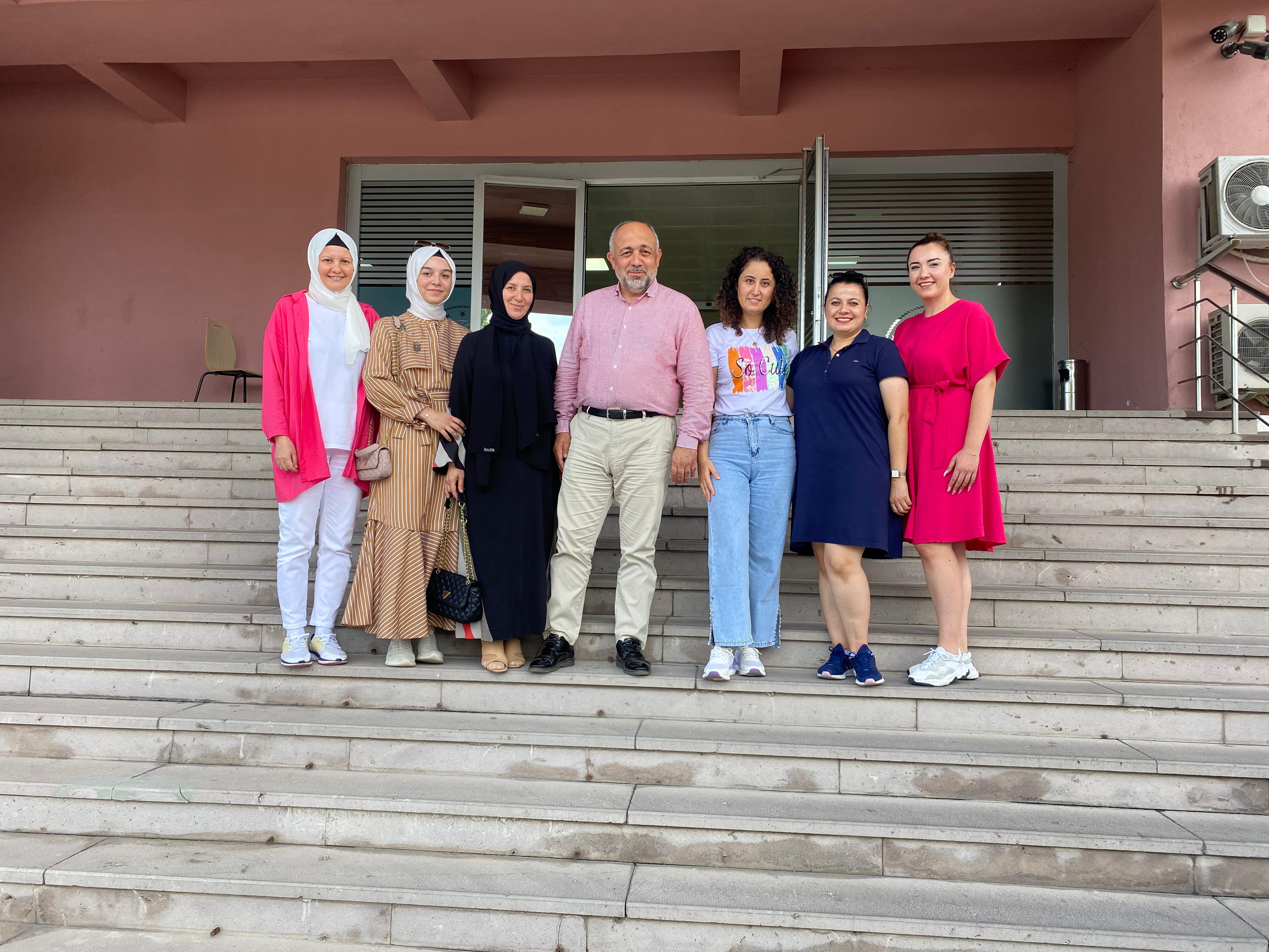Öğrenci Dostu Müdür Takdir Topladı
