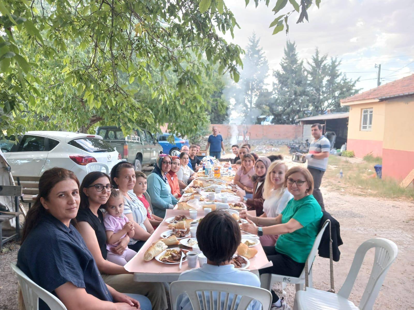 Sevilen Mühendis İlçeye Veda Etti Başmakçı İlçe Tarım Müdürlüğü Yemekte Bir Araya Geldi