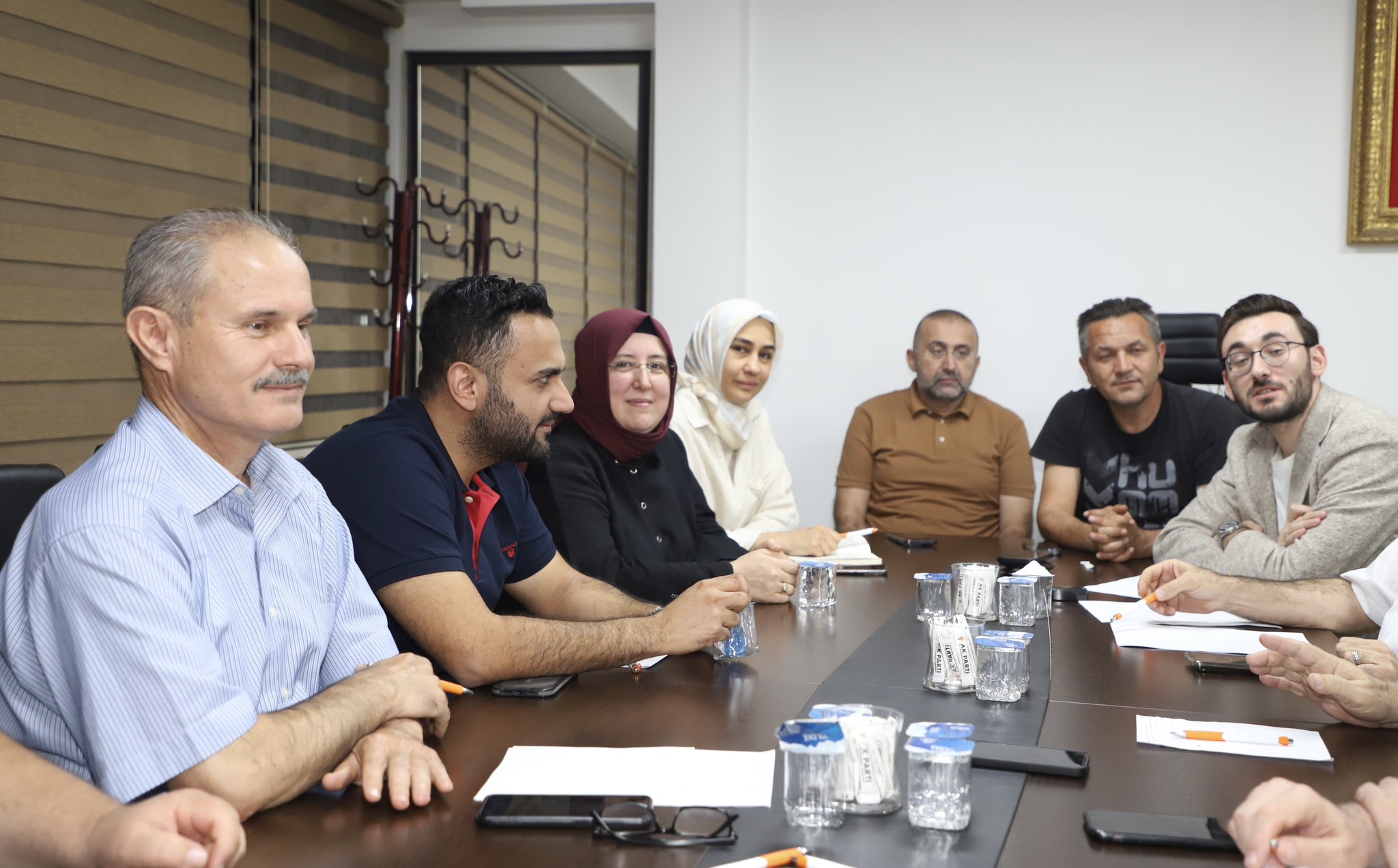Partisinin Tabanına Kulak Veriyor Vatandaşının Derdiyle Dertleniyor
