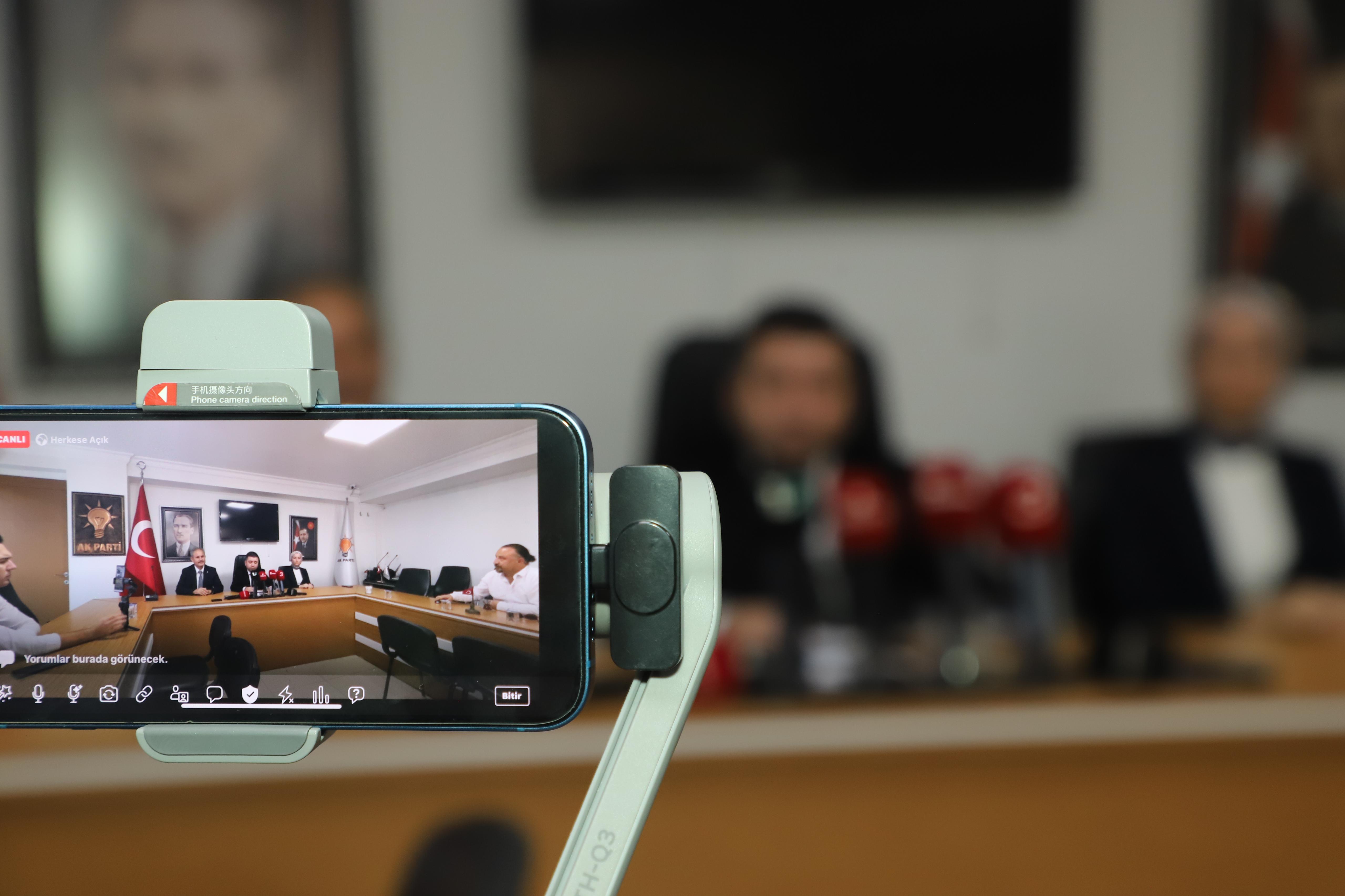 AK PARTİ'Lİ SEVİM:  "BAŞKAN KÖKSAL, HER FIRSATTA BİZİ SUÇLAMAK YERİNE SÖZLERİNİ YERİNE GETİRSİN"