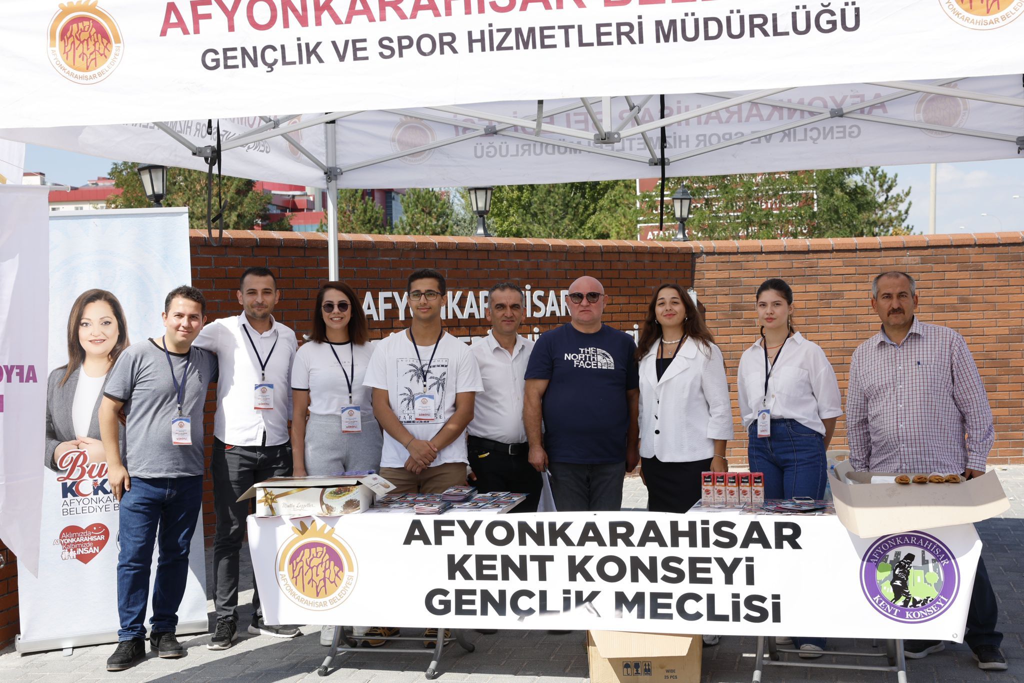 AFYONKARAHİSAR BELEDİYESİNDEN ÖĞRENCİLERE HOŞ GELDİNİZ İKRAMI