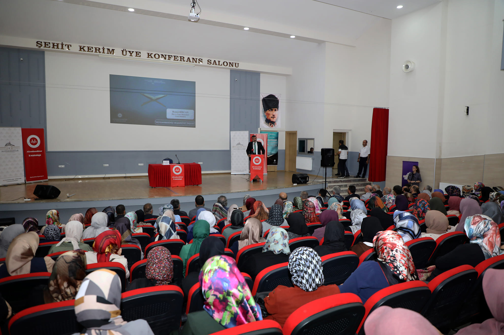 VALİ YİĞİTBAŞI KONFERANSA KATILDI