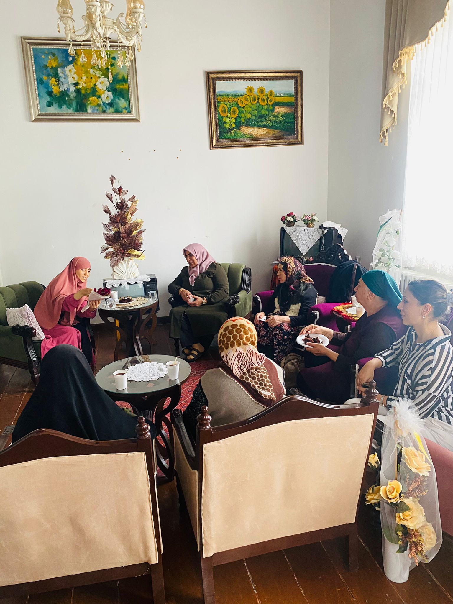 Kadınlar Emirdağ Kültür Evi'nde Hem Üretiyor Hem Sosyalleşiyor