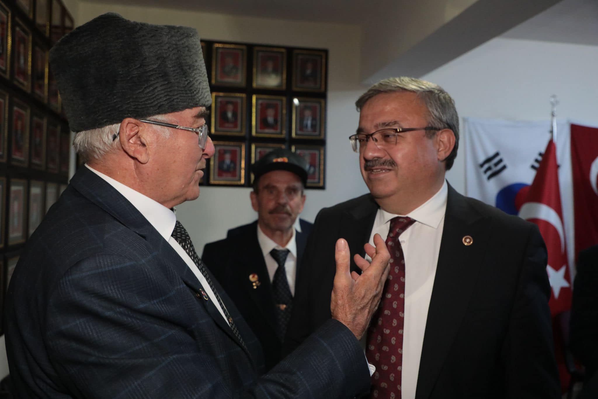 Milletin Vekili Gazisinin Yanında