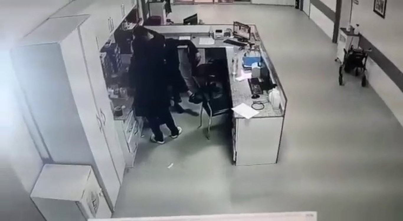 'Çok büyük acılar çektim'  Hastanede yapılan şaka hayatını kararttı