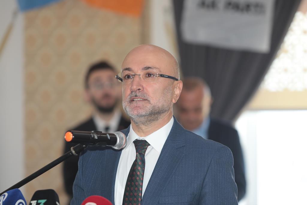 "BİZLER, HER DAİM GENÇ VE DİRİ OLARAK YOLUNA DEVAM EDEN DEĞERLİ AK PARTİ MENSUPLARIYIZ"
