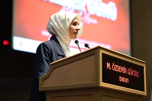 BAKAN GÖKTAŞ GAZİLERLE BİR ARADA