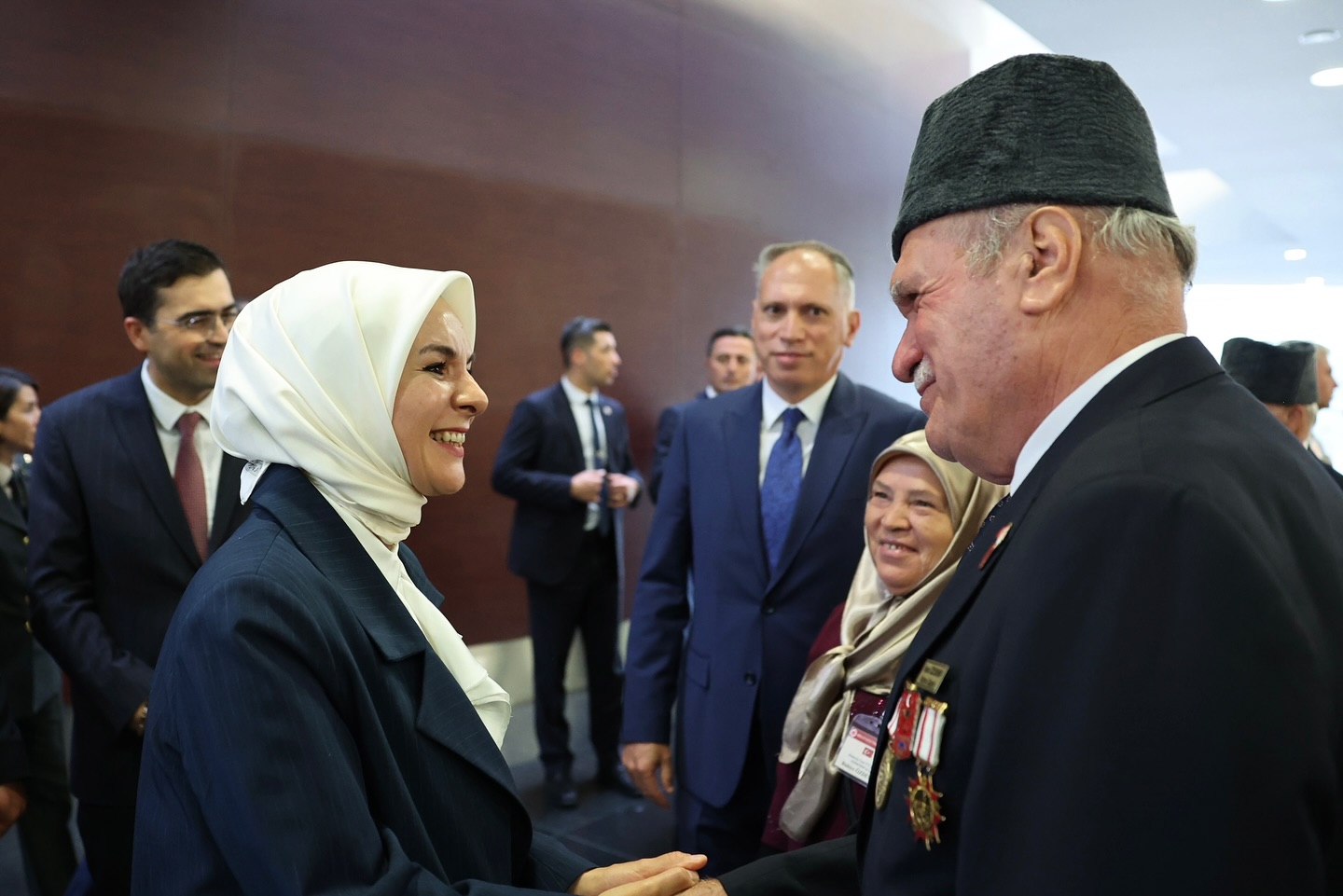 BAKAN GÖKTAŞ GAZİLERLE BİR ARADA