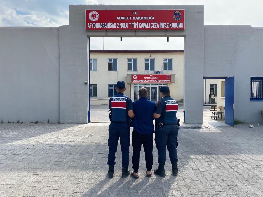 5 yıl 3 ay hapis cezasıyla aranıyordu: Kaçak Şahıs Afyonkarahisar'da Yakalandı