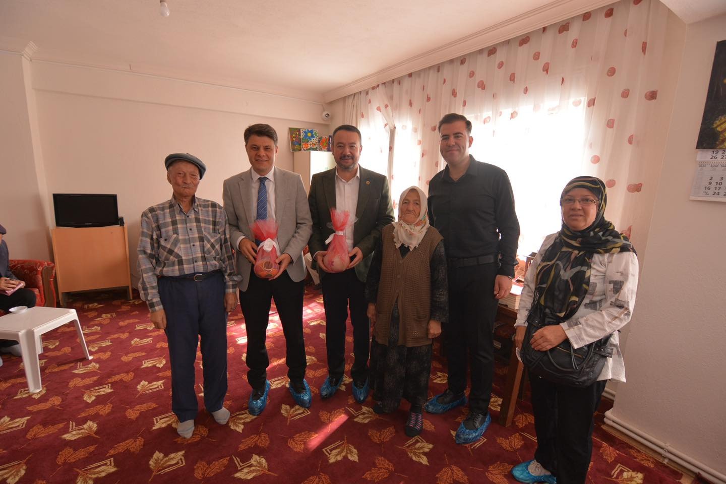 SANDIKLI KAYMAKAMI VE BELEDİYE BAŞKANI ALZHEİMER GÜNÜ'NÜ UNUTMADI