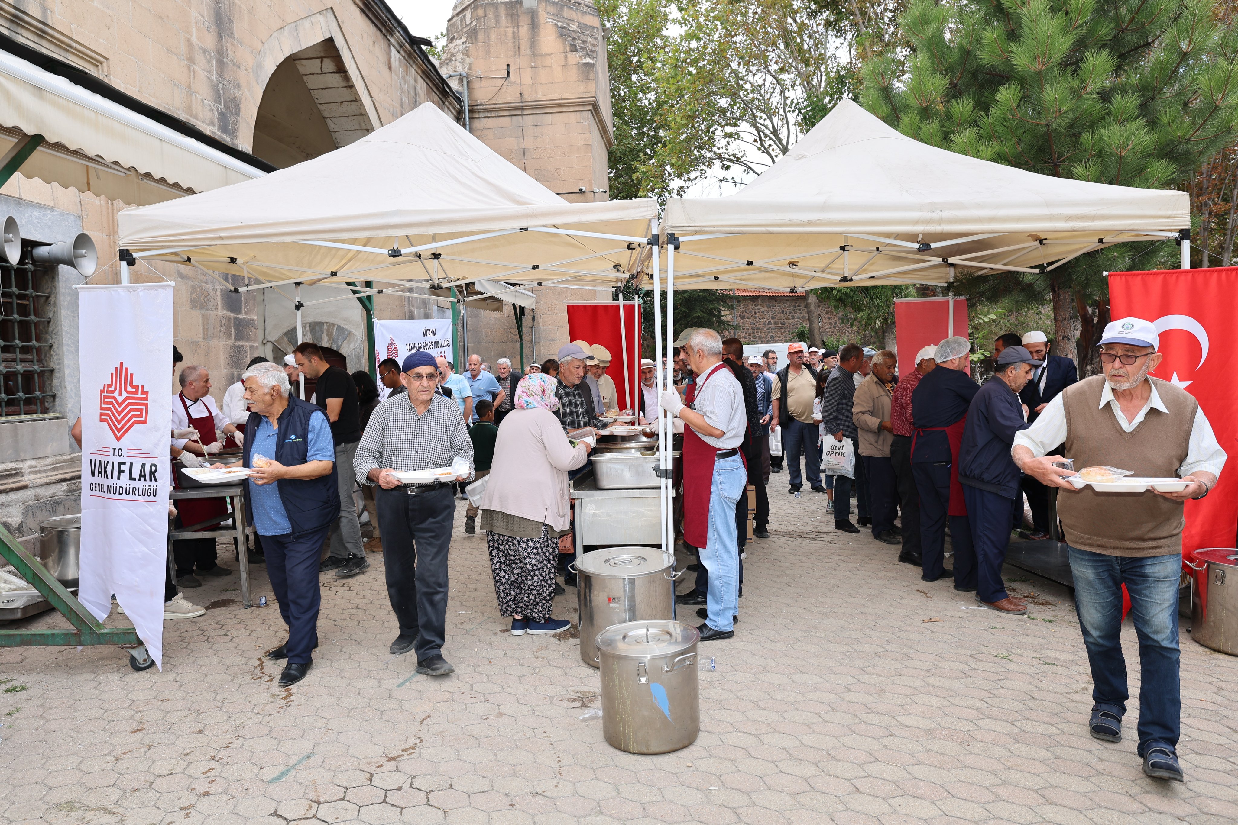 Cuma Geleneği Geri Döndü:  İmaret Camii'nde başlatılan Vakfiye Hizmeti yoğun ilgi görüyor