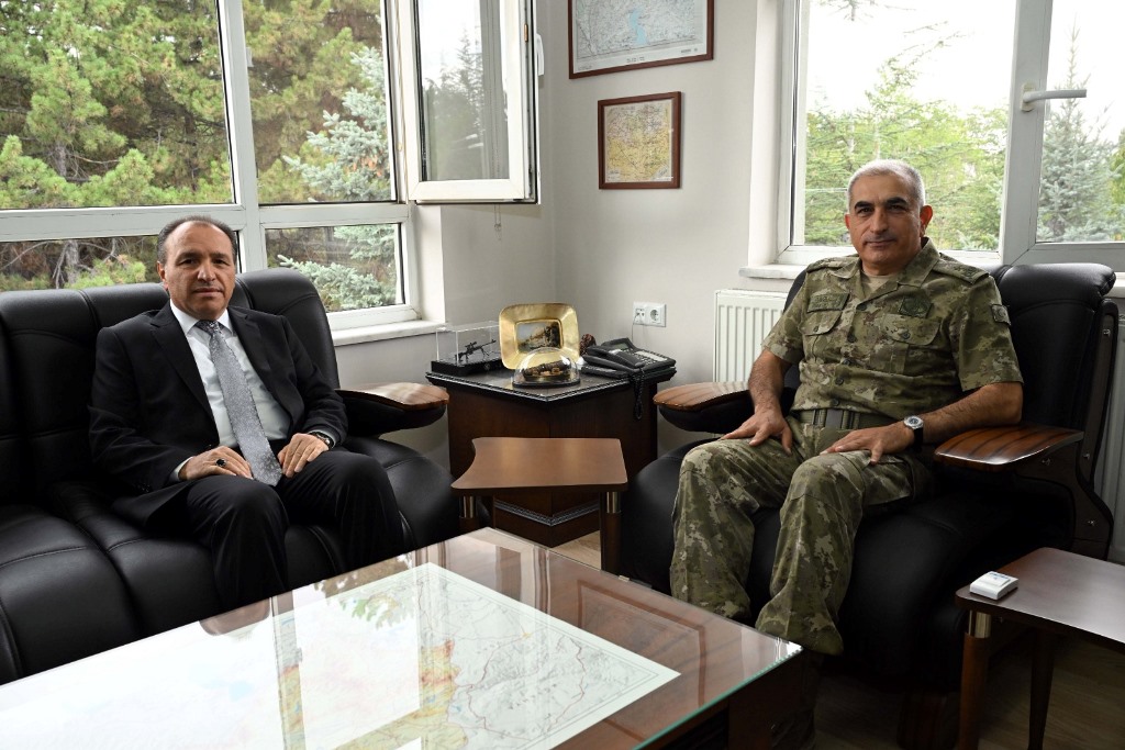 REKTÖR KARAKAŞ İKMAL VE GARNİZON KOMUTANI'NA ZİYARETTE BULUNDU