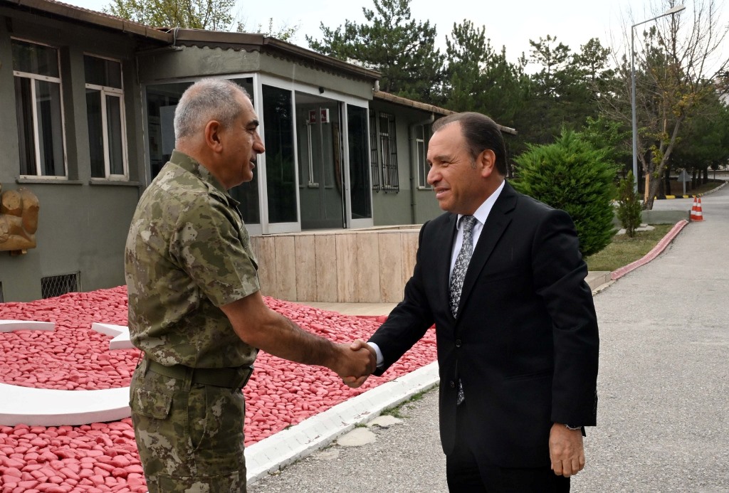 REKTÖR KARAKAŞ İKMAL VE GARNİZON KOMUTANI'NA ZİYARETTE BULUNDU