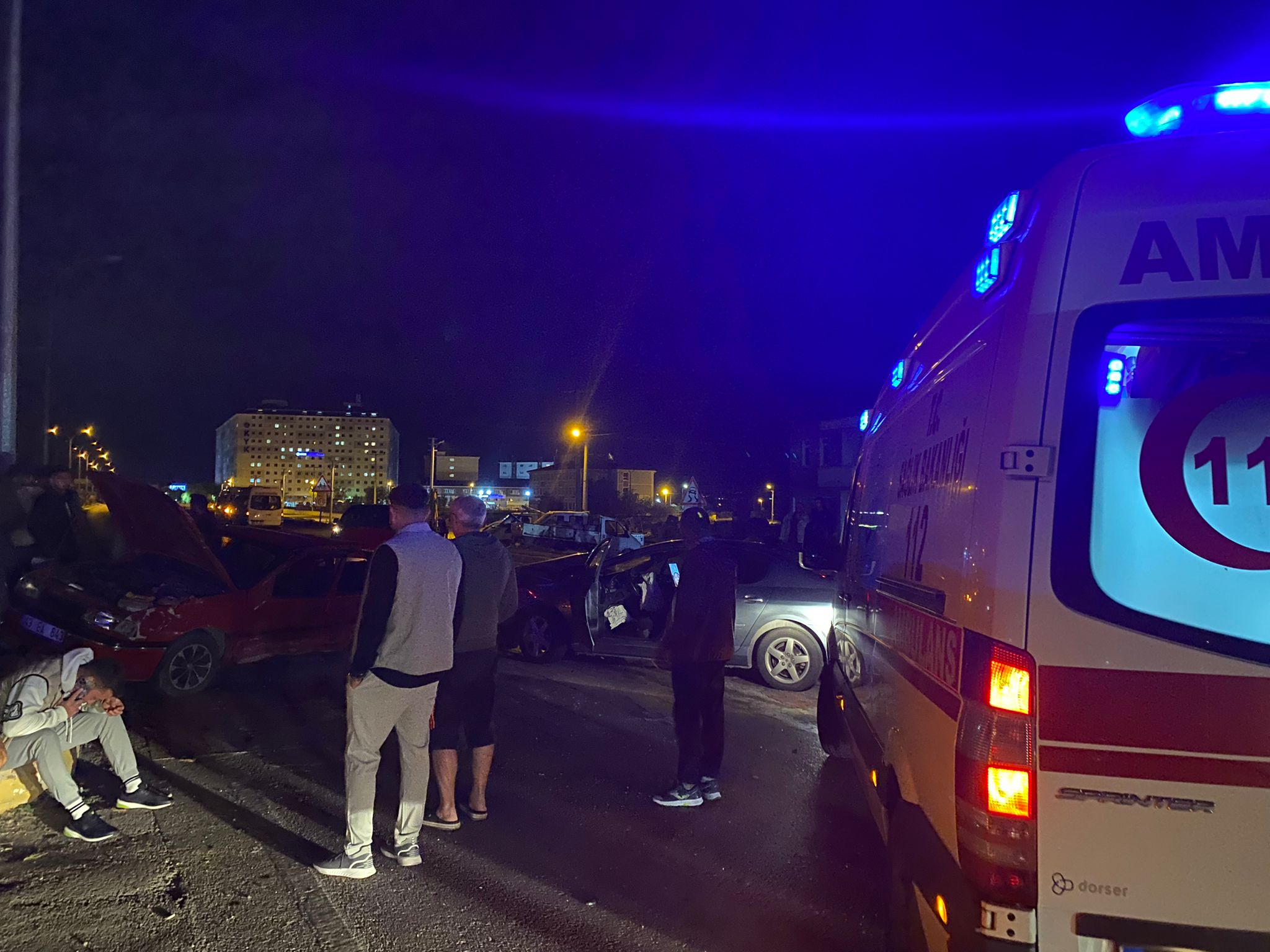 SON DAKİKA: Üniversite Kavşağı'nda Korkutan Kaza!  Meydana gelen kazada 4 kişi yaralandı