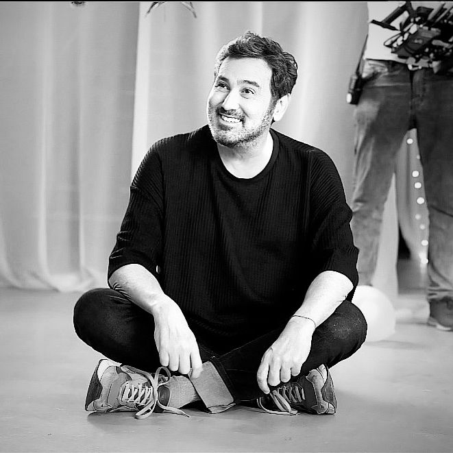 Ünlü Şarkıcı Metin Arolat Hayatını Kaybetti!  Menajerinden Acı Açıklama: “Sevenlerinin başı sağ olsun”