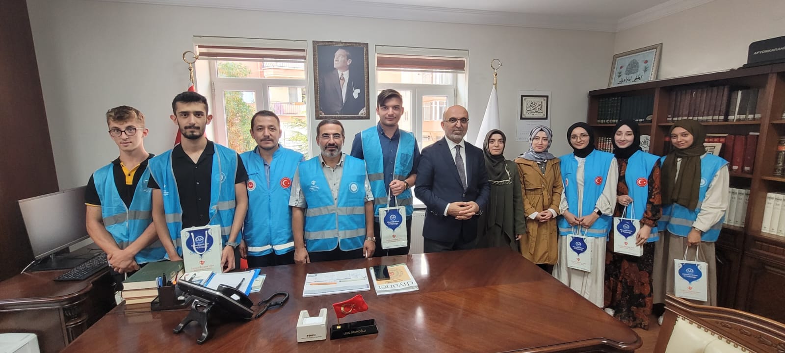 GENÇLERDEN İL MÜFTÜSÜ İMAMOĞLU'NA ANLAMLI ZİYARET