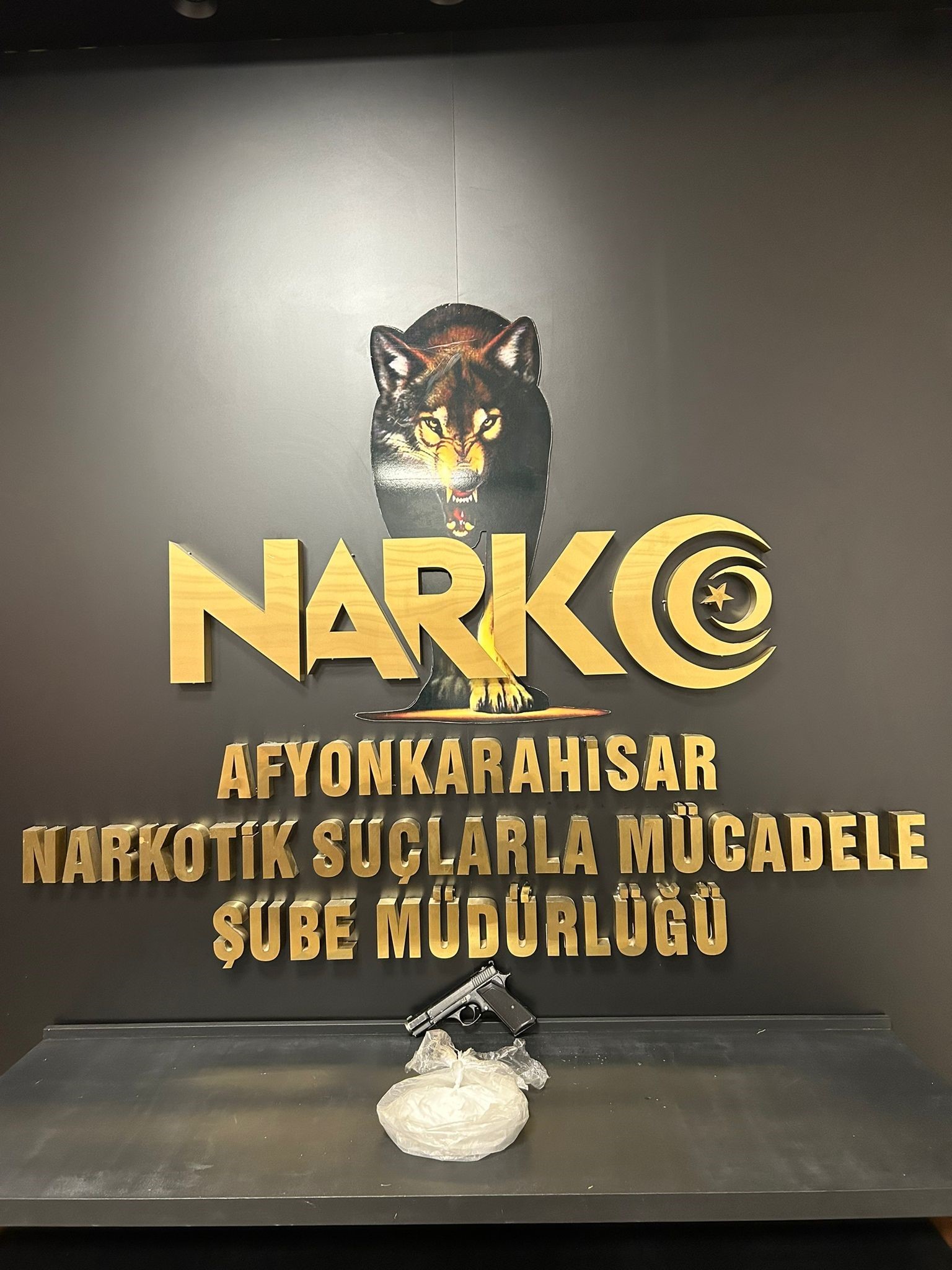 UYUŞTURUCU MADDE VE RUHSATSIZ TABANCA YAKALANDI