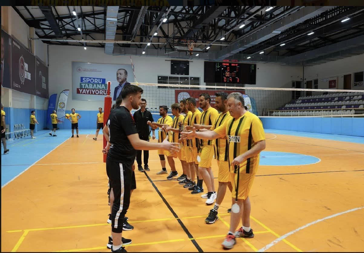 18. ATSO SPOR OYUNLARI VOLEYBOL MÜSABAKALARI BAŞLADI