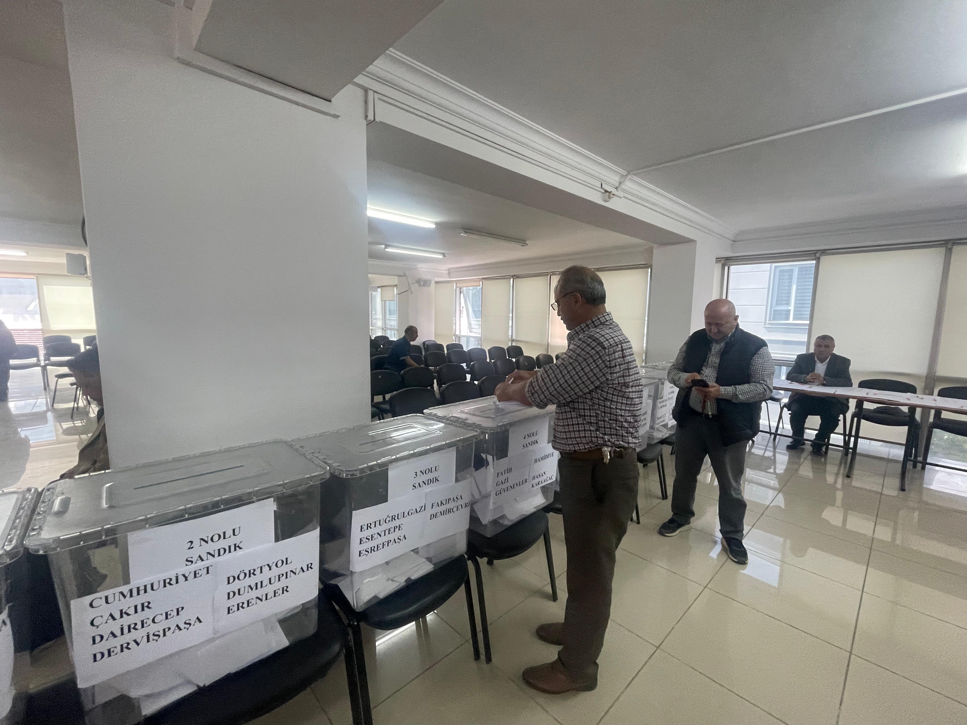 Ak Parti Afyonkarahisar Merkez İlçe 8. Olağan Kongresi İçin Delege Seçimi Devam Ediyor
