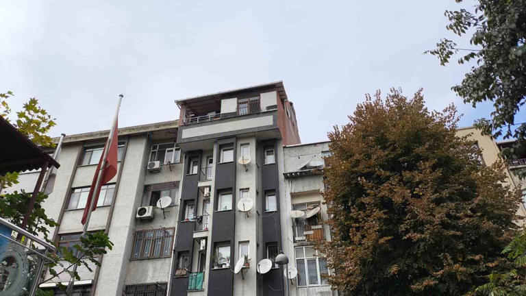 Hayrete düşüren görüntü!  Kaçak katın üstüne kaçak kat çıkmışlar