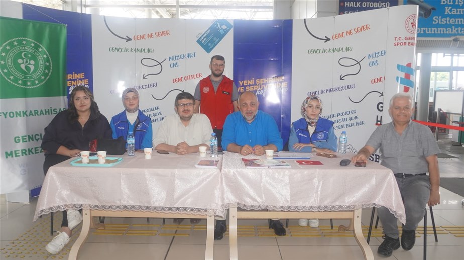 Müdür Kasapoğlu Otogarda Üniversite Öğrencilerini Karşıladı